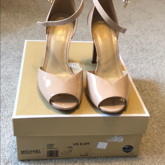 Patent leather sandals - Picture 5 of 6